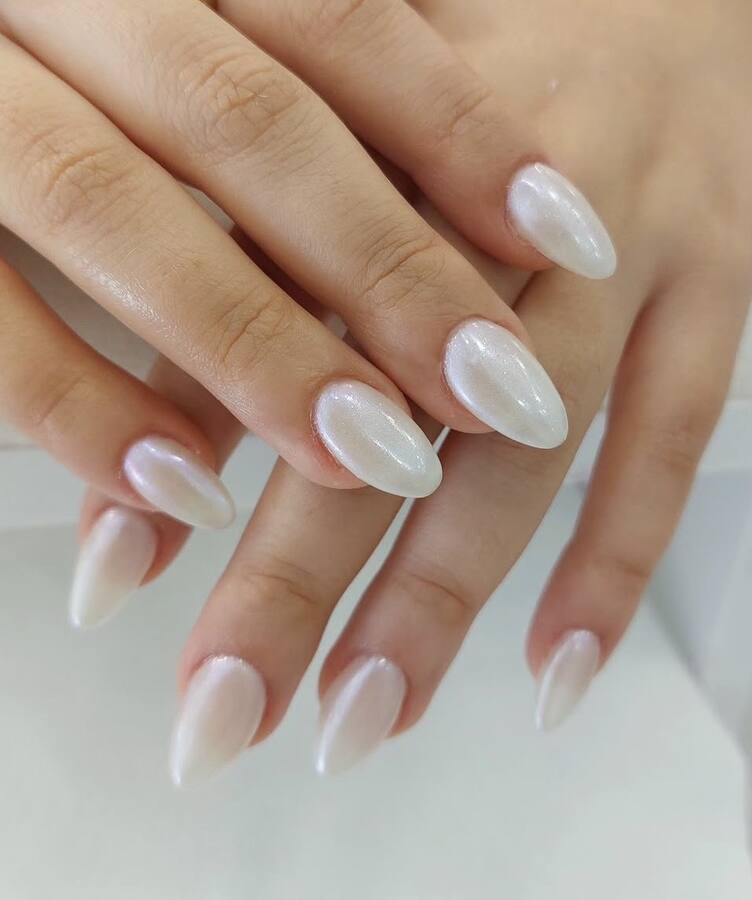 Manicura efecto perla nacarado