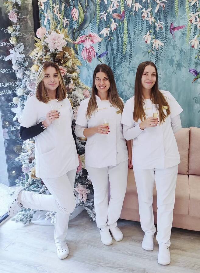 Equipo de Petit Salon en su centro de Bueu